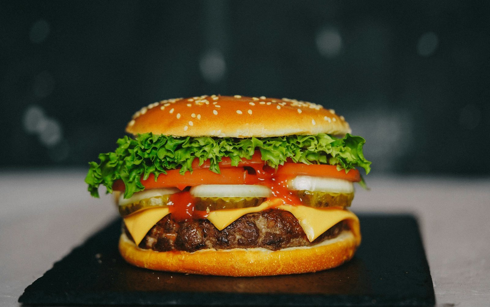 Burger signature généreux à la Goutte d'Or — Safari Burger Paris 18