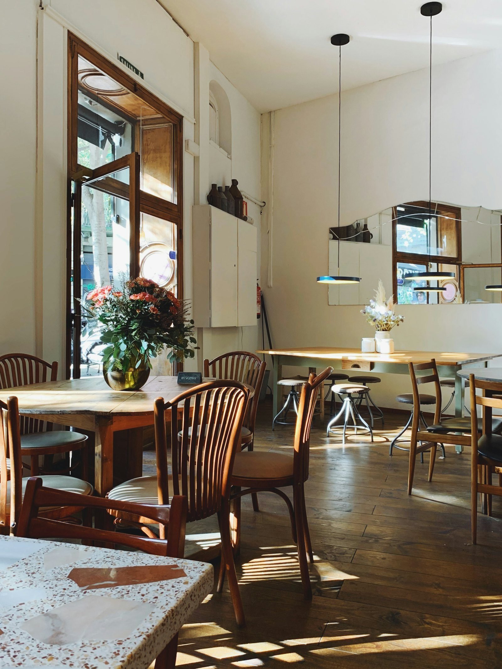 Restaurant de burgers ouvert tard le soir dans le 18e à Paris — Safari Burger